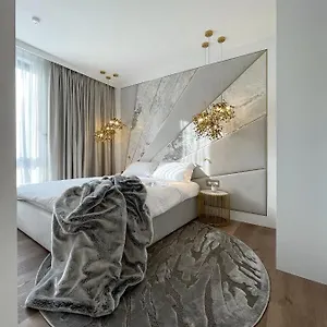 Luxury Gold 300m From The Apartament